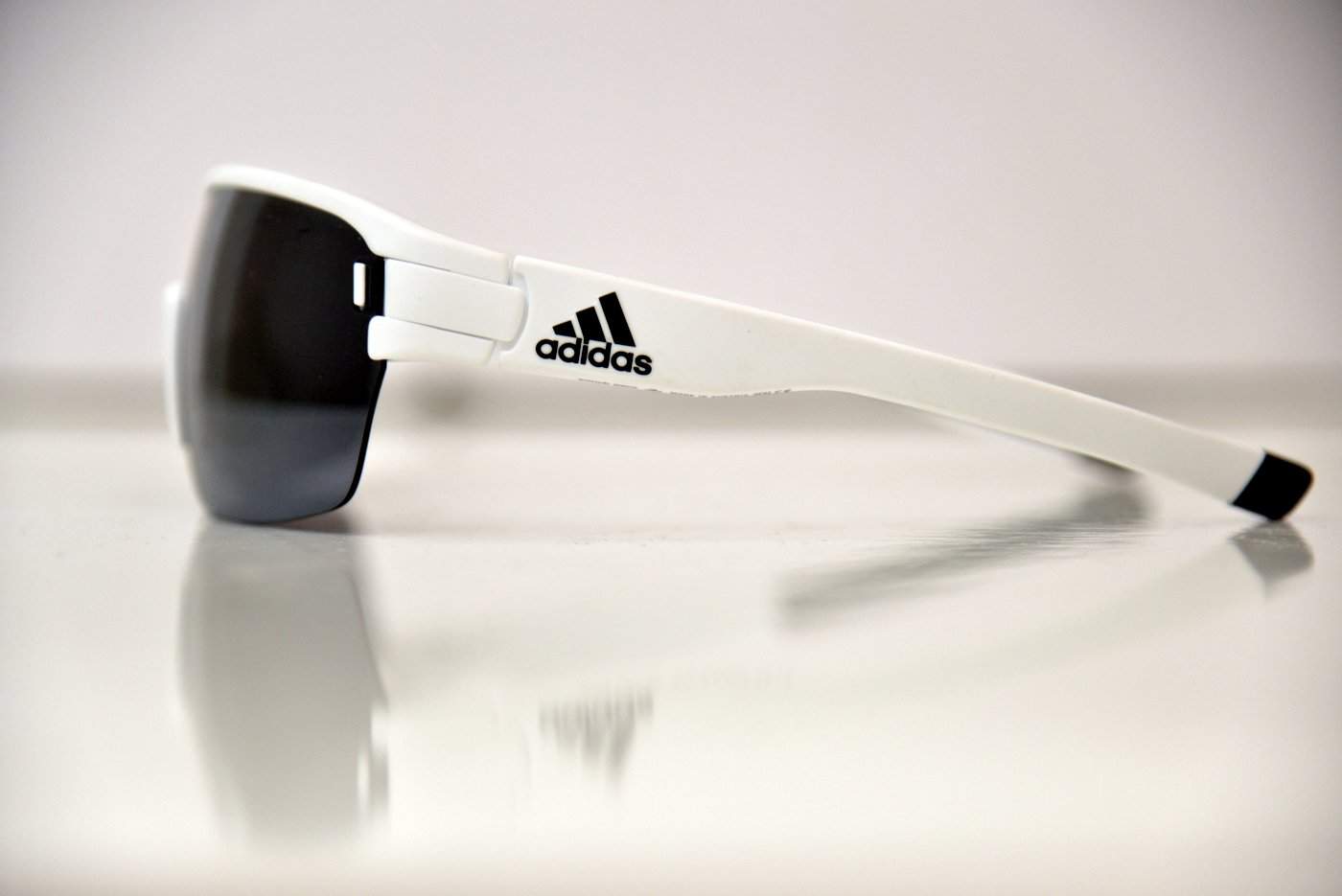  משקפי Adidas לבנים Zonyk Aero