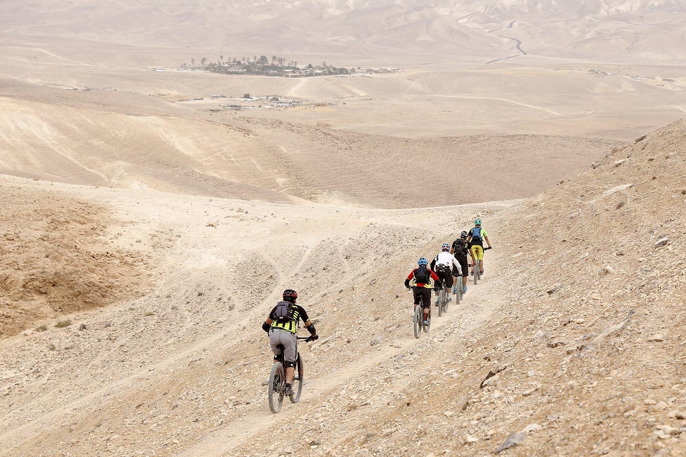 חופשת ספורט במדבר: ברקע - כפר הנוקדים בבקעת הקנאים