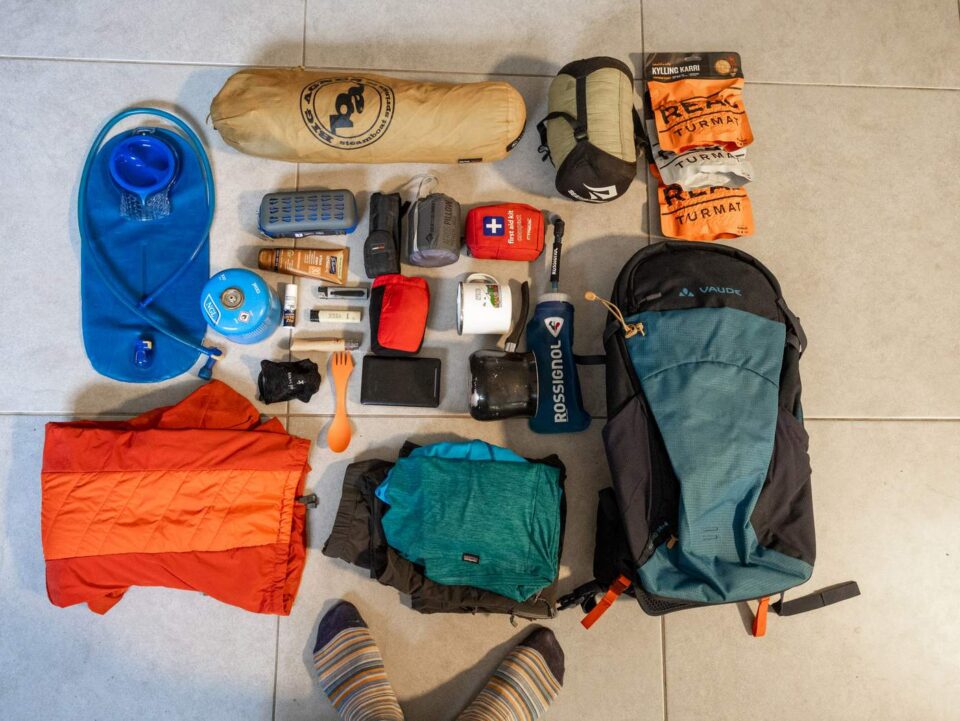 ציוד טיולים