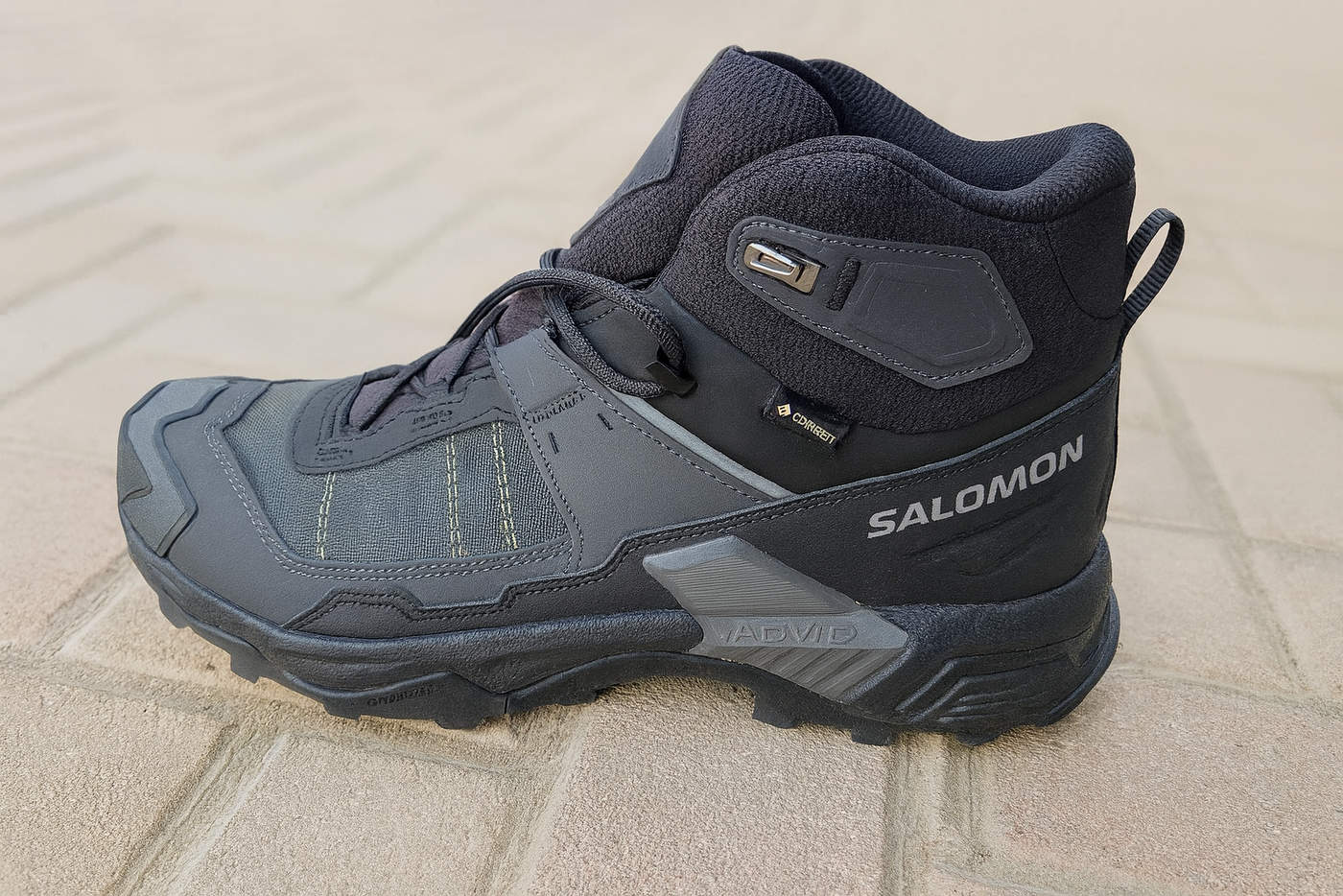 נעלי טיולים