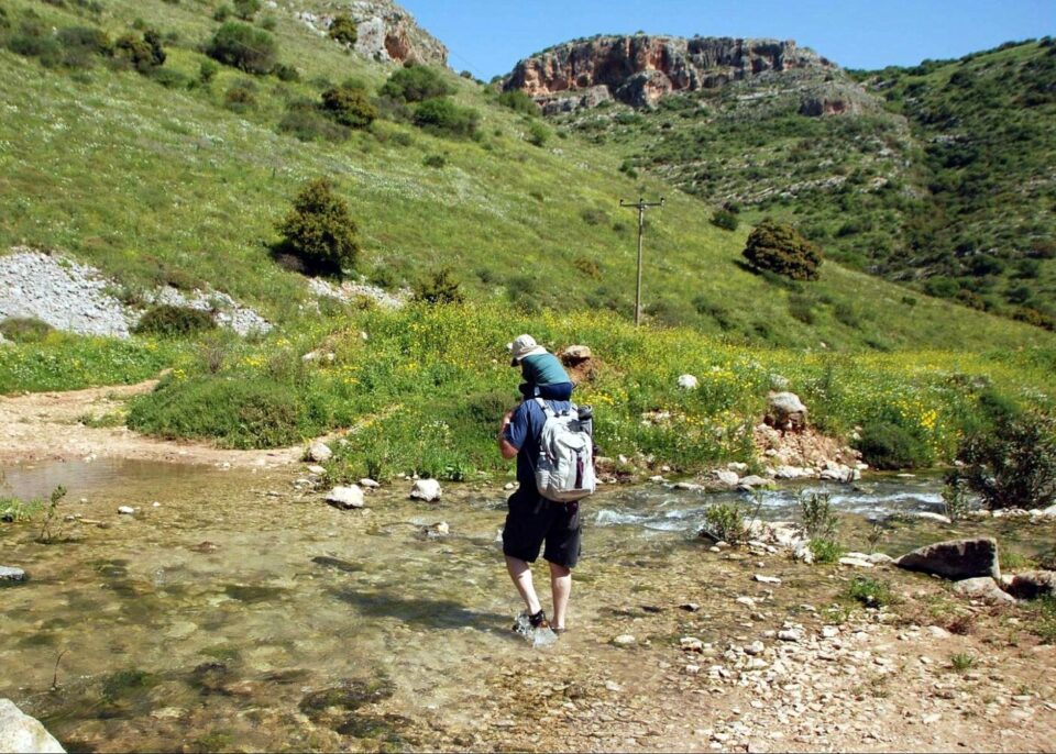 חציית נחל דישון