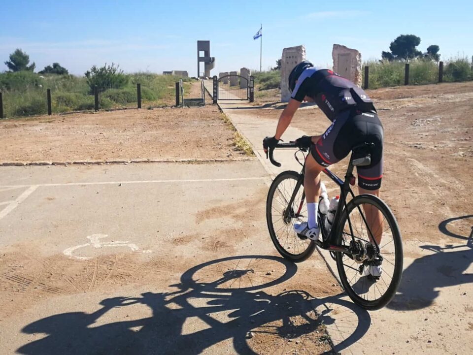 אנדרטת הקיבוצים