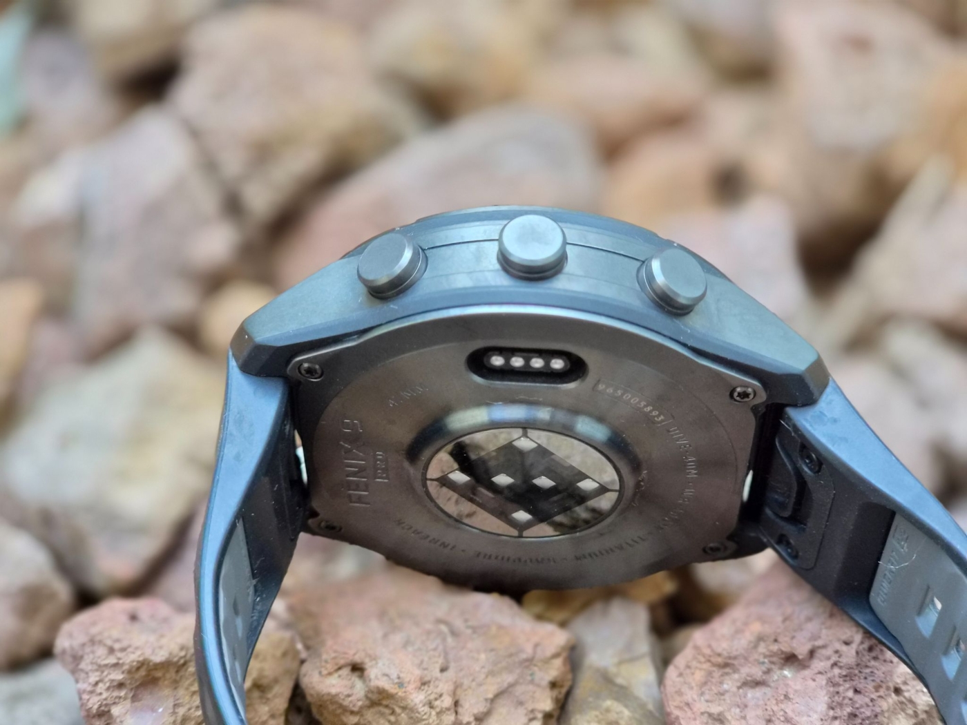 גב שעון Fenix 9 Pro עם חיישן דופק אופטי וכפתורי צד